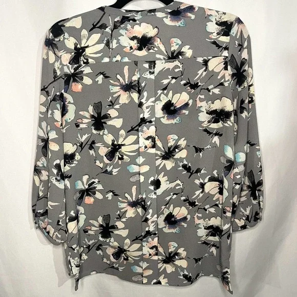 c&e Gray Floral Blouse 3/4 Sleeve, Size M, EUC - Picture 2 of 8